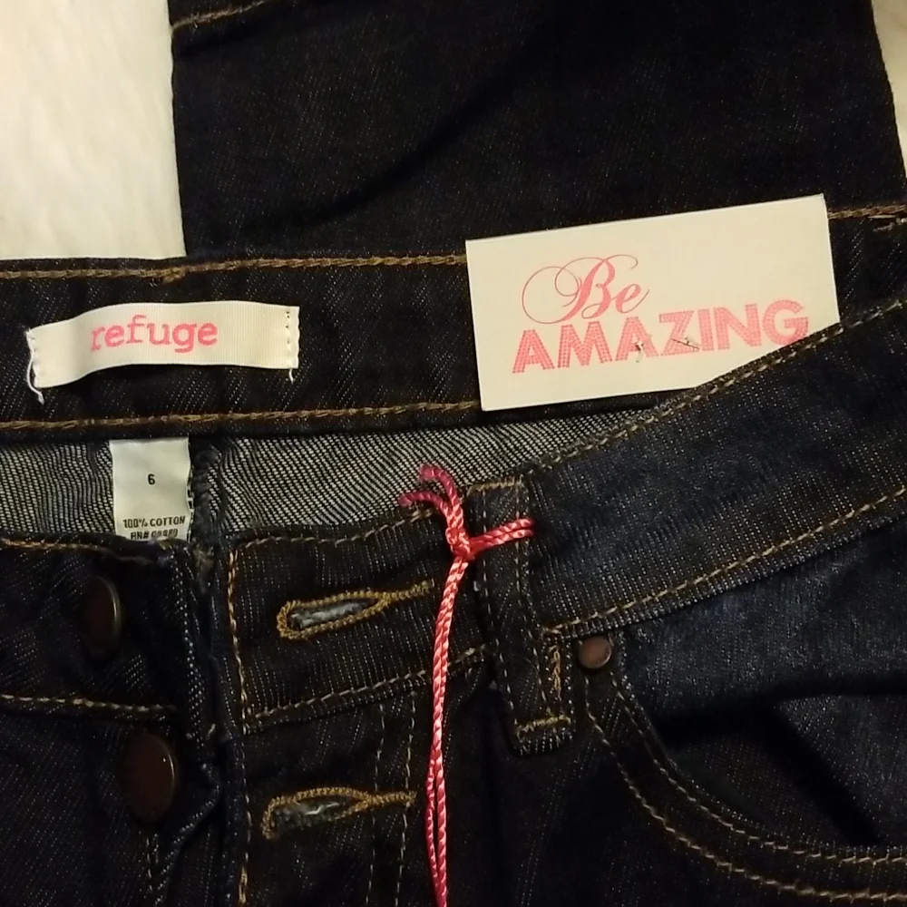 REFUGE Cropped Boyfriend Button Fly Jeans - Picture 7 of 15